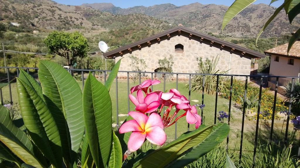 Taormina Villa Ibiscus Alcantara Gaggi Værelse billede