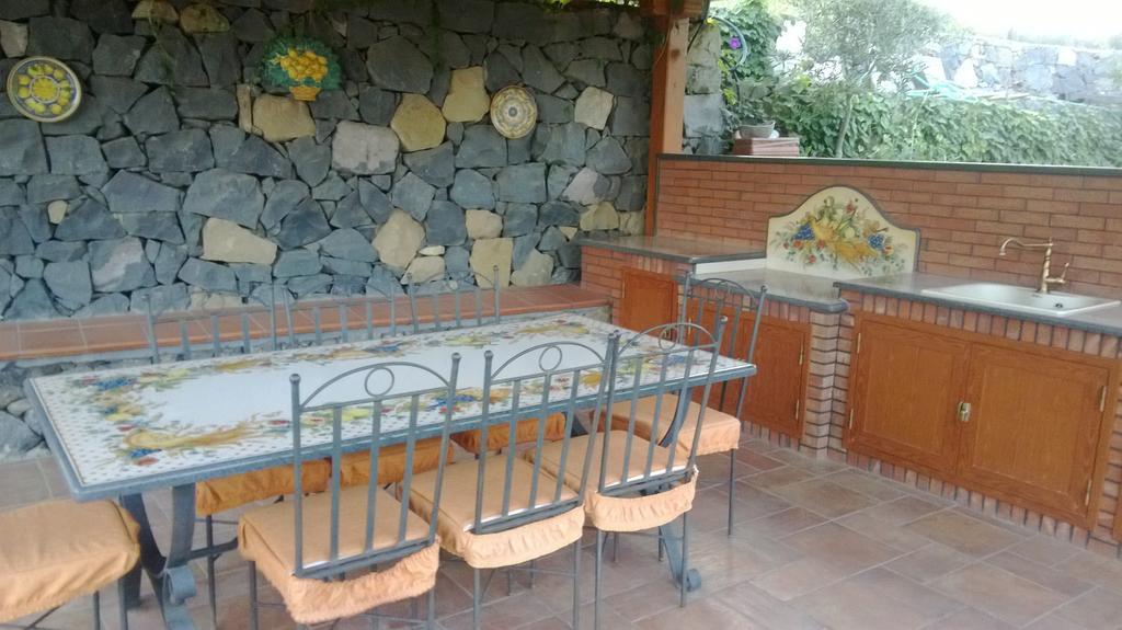 Taormina Villa Ibiscus Alcantara Gaggi Værelse billede