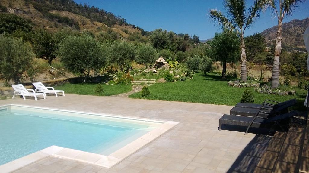 Taormina Villa Ibiscus Alcantara Gaggi Værelse billede