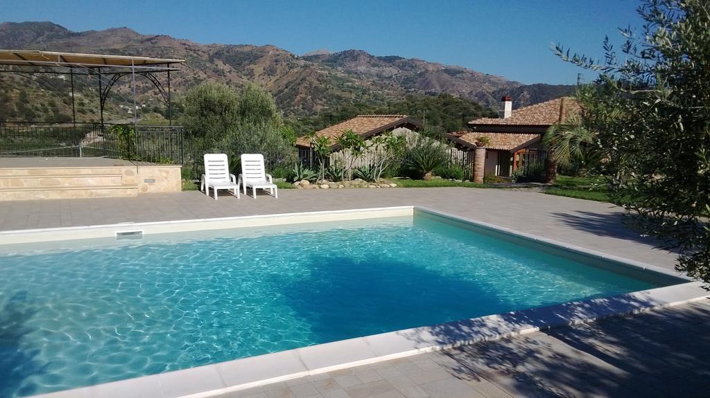 Taormina Villa Ibiscus Alcantara Gaggi Værelse billede